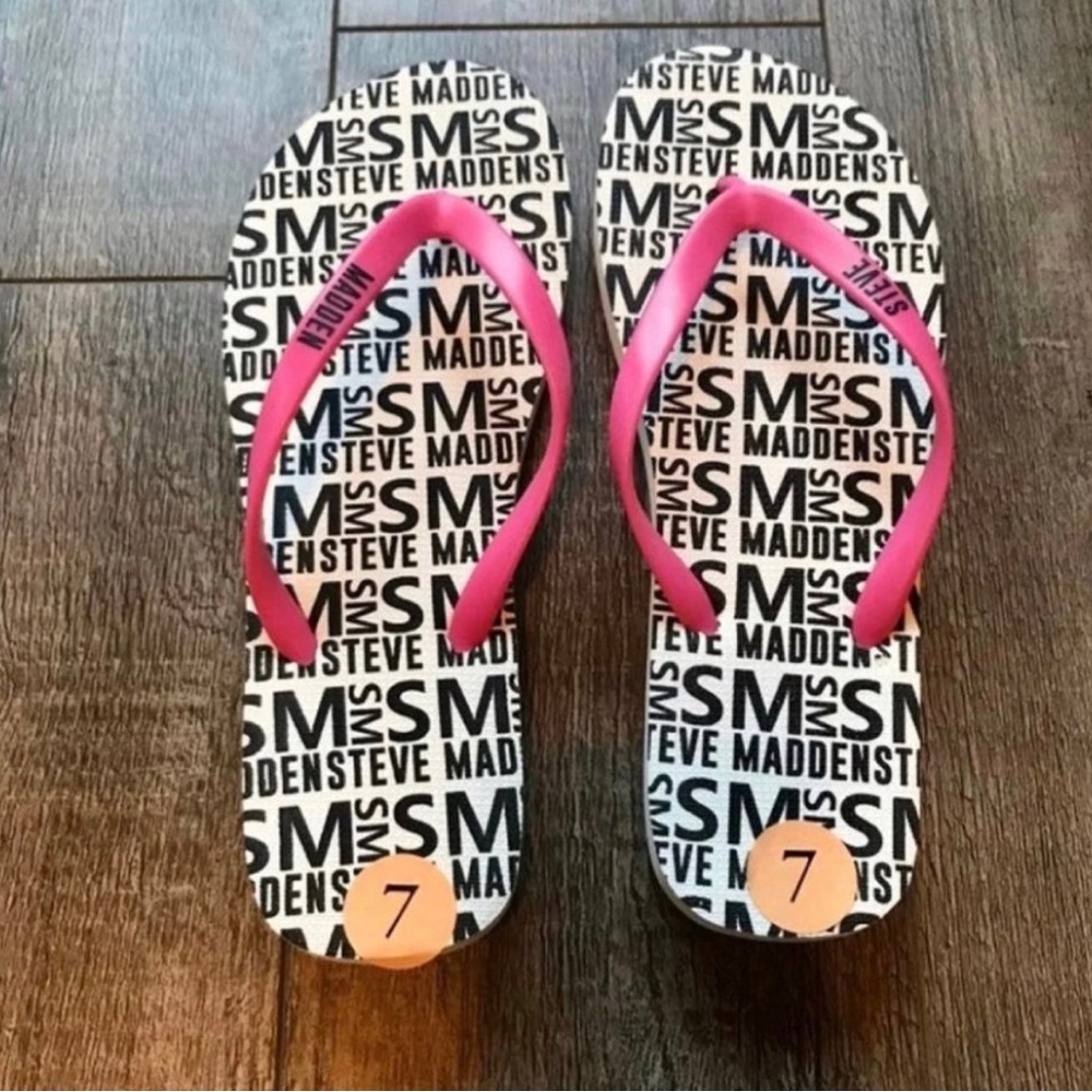 Steve Madden NWOT Pink Strap Black White Brand Logo Flip Flops